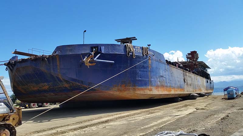 The Construction Barge Was Hauled To Land With Marine Airbags 