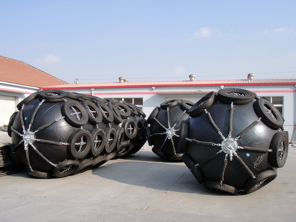 Pneumatic fender with tire net :50KPa – QingDao Eversafe Marine